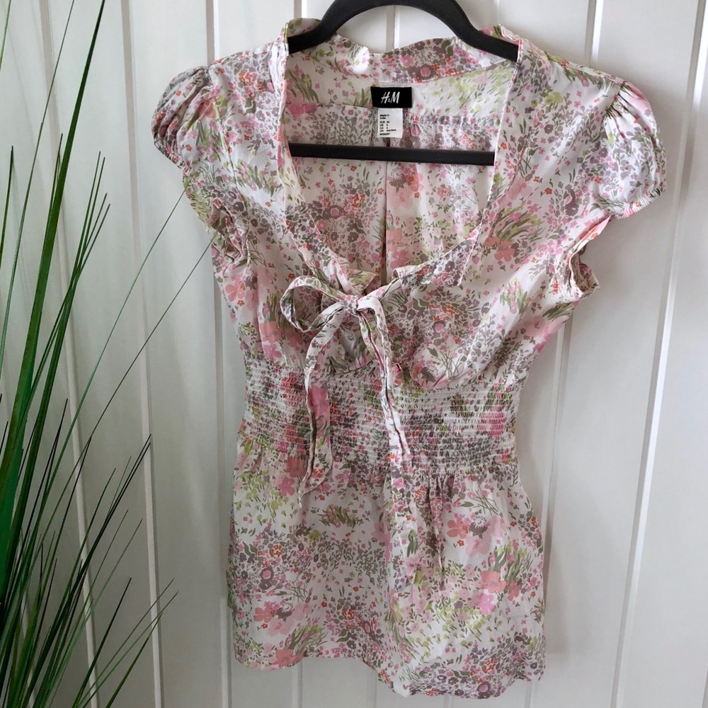 H&M Short Sleeve Flower Blouse Small